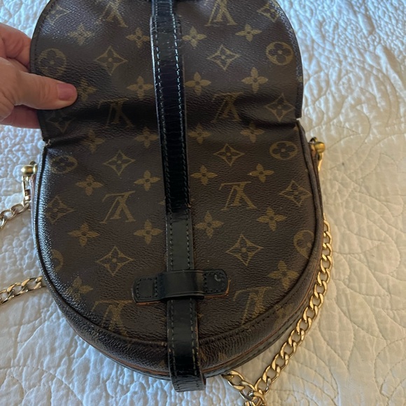 Louis Vuitton - Picture 5 of 15